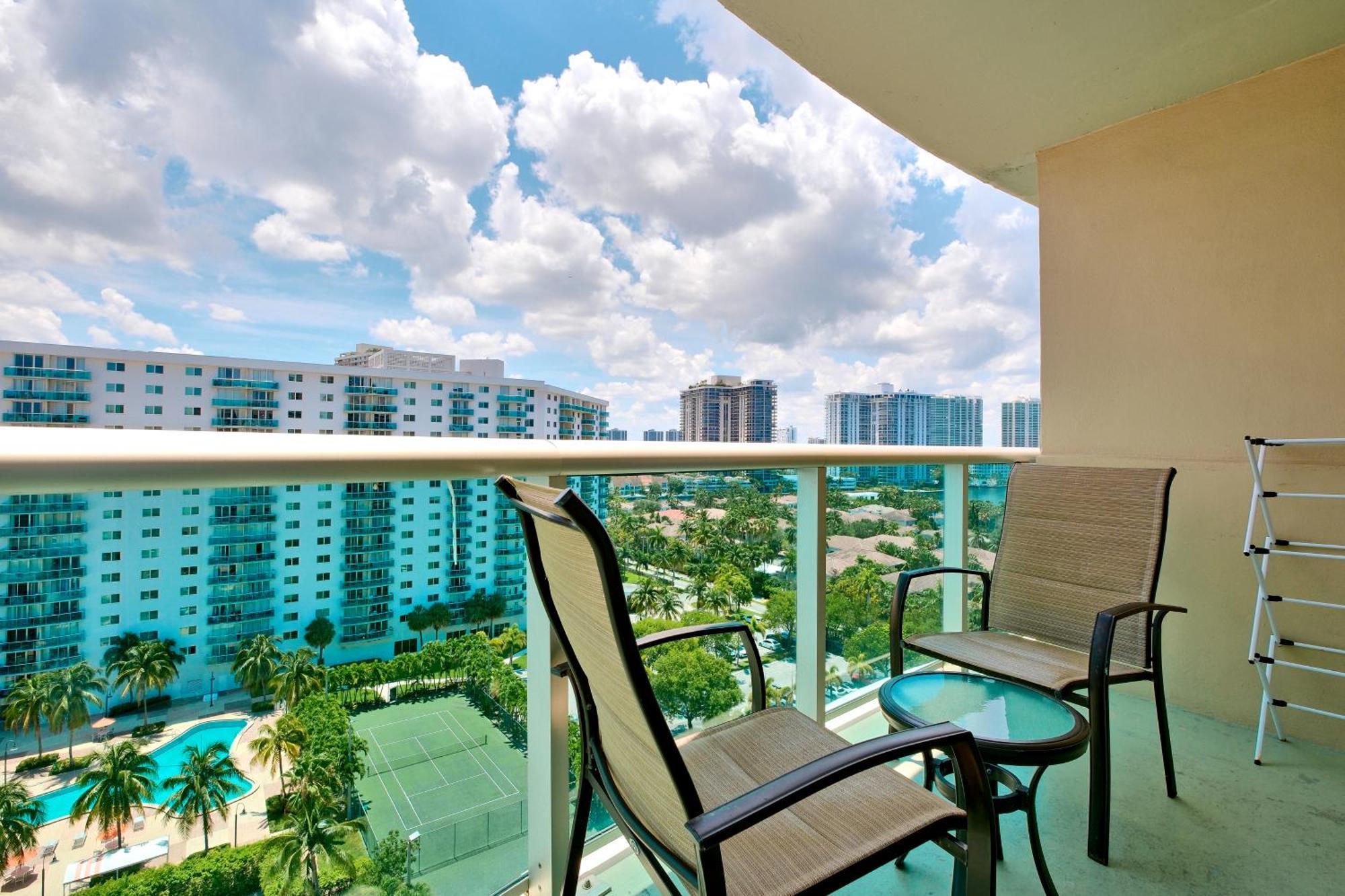 Miami Beach Collins Ave Apartments Free Parking Санні-Айлс-Біч Номер фото