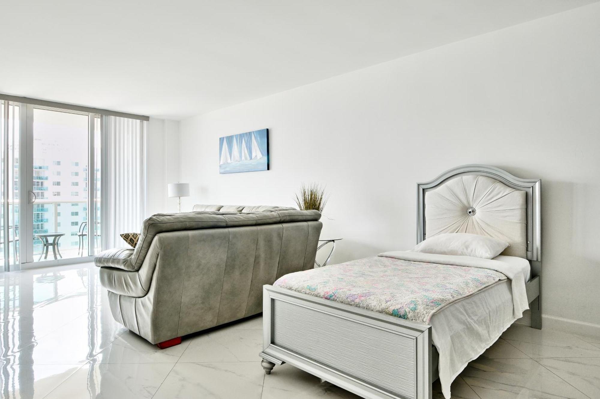 Miami Beach Collins Ave Apartments Free Parking Санні-Айлс-Біч Номер фото